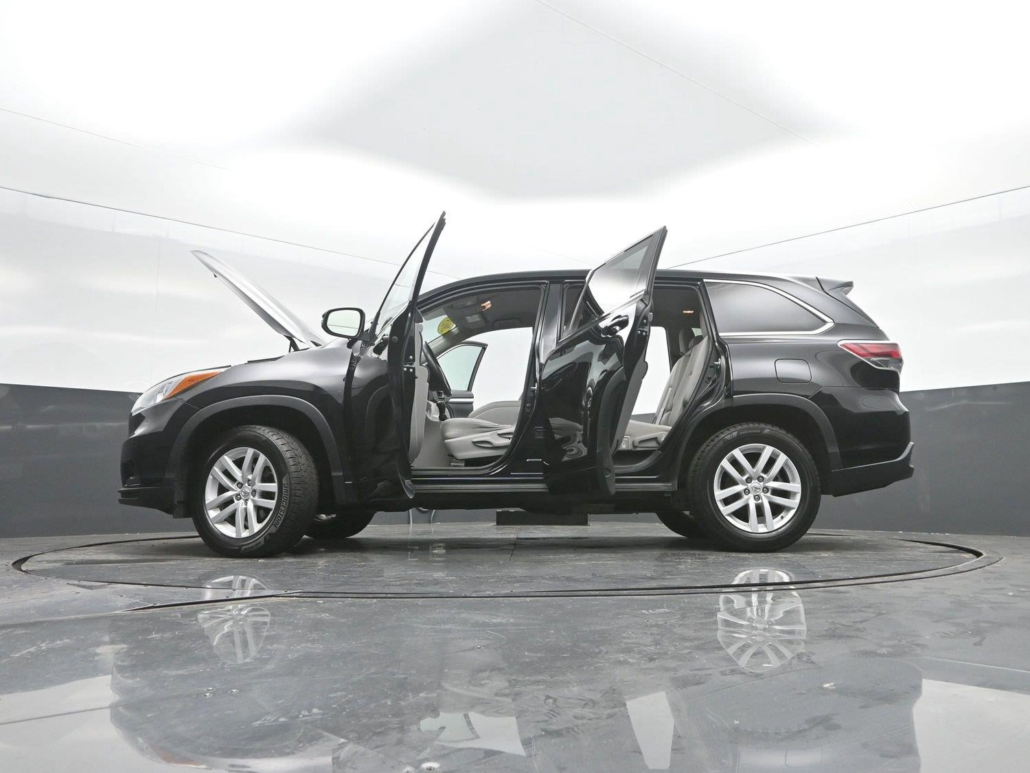 Used 2015 Attitude Black Metallic Toyota LE image 44