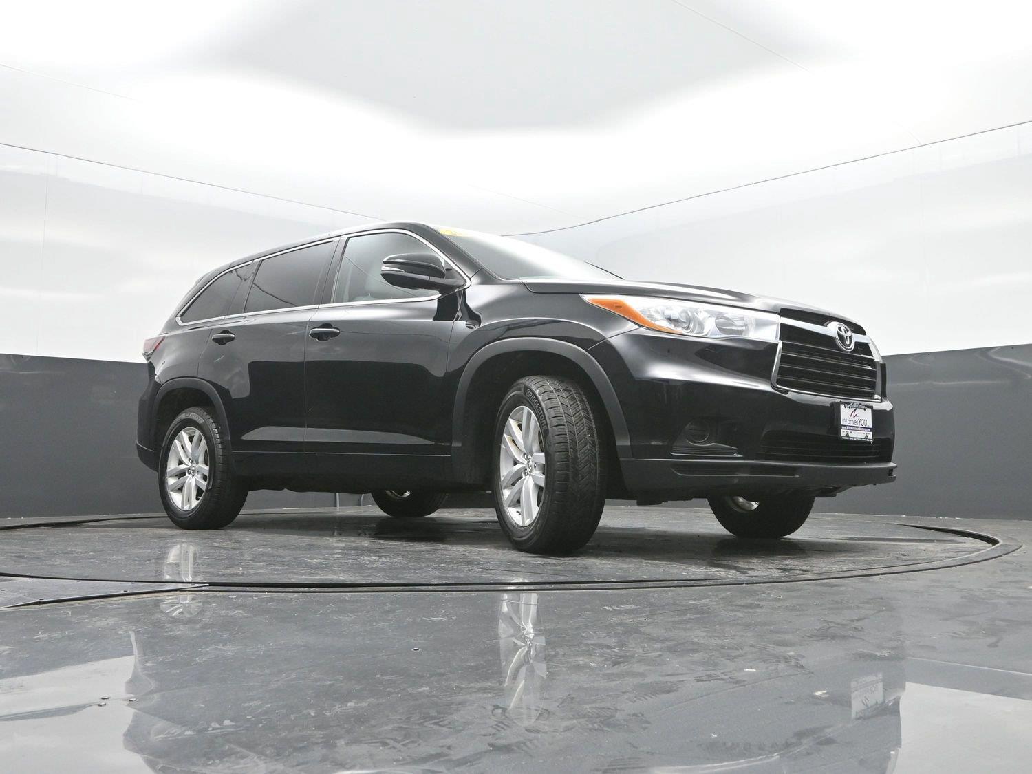Used 2015 Attitude Black Metallic Toyota LE image 29