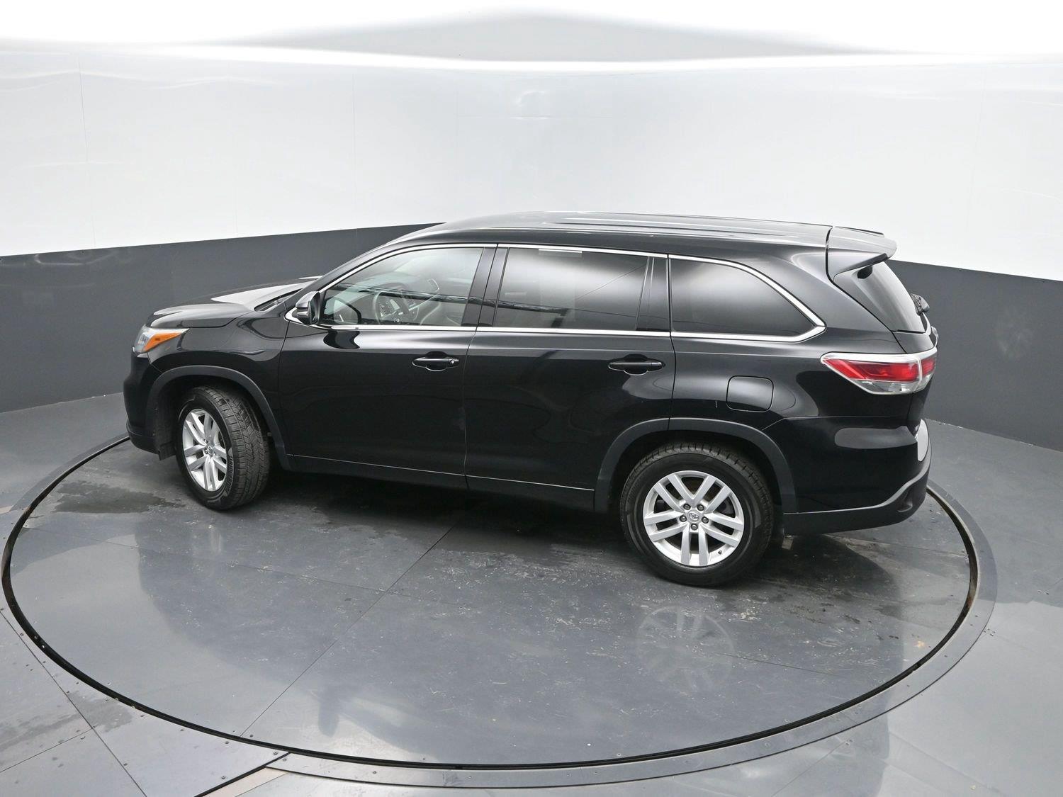 Used 2015 Attitude Black Metallic Toyota LE image 31