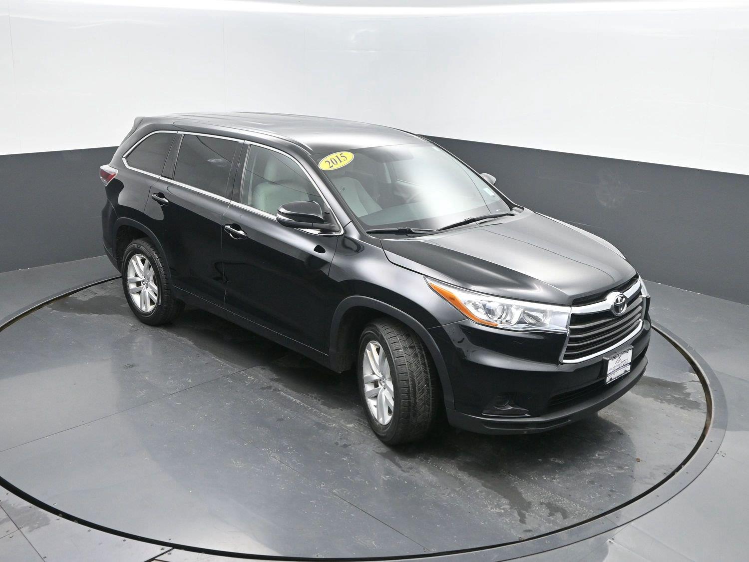 Used 2015 Attitude Black Metallic Toyota LE image 33