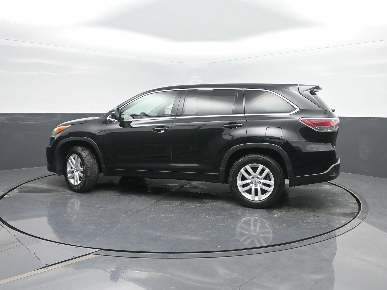 Used 2015 Attitude Black Metallic Toyota LE image 34