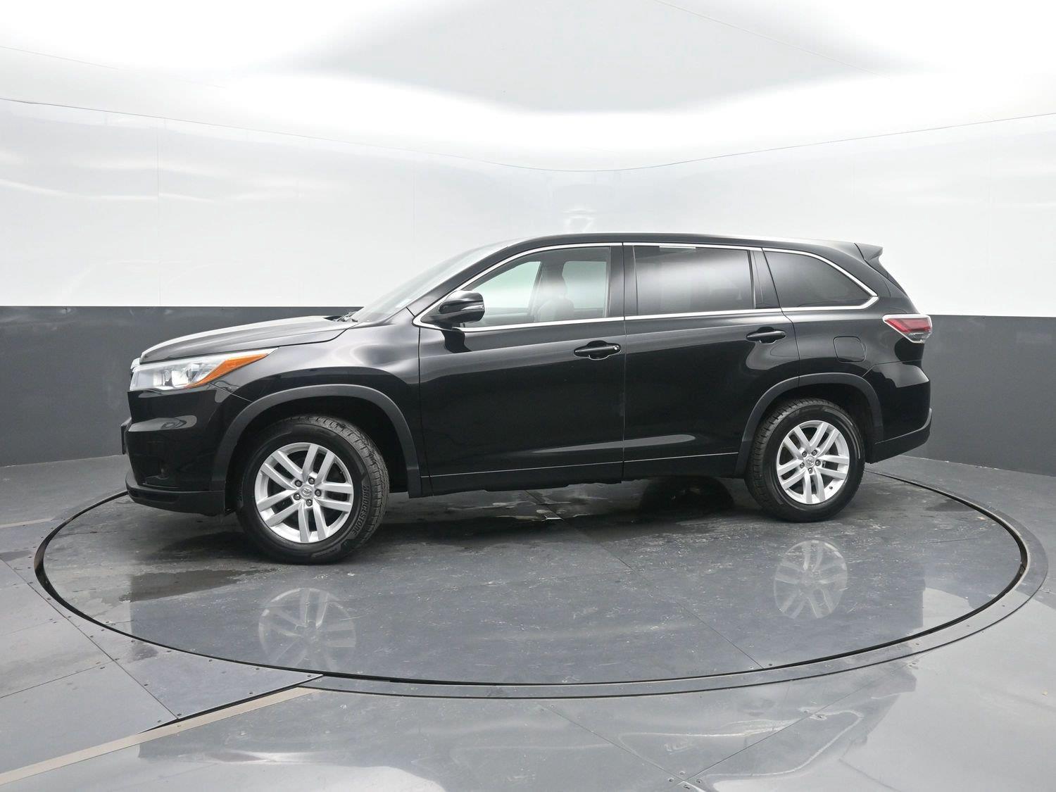 Used 2015 Attitude Black Metallic Toyota LE image 35