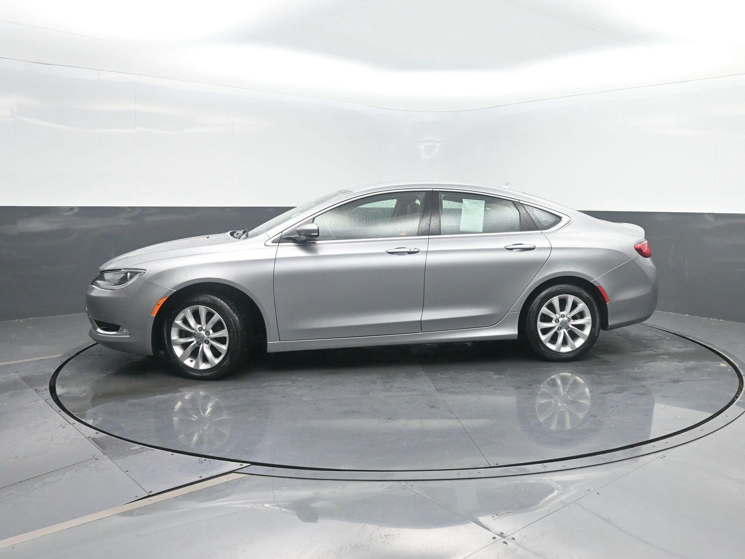 2016 Chrysler 200  Sedán  