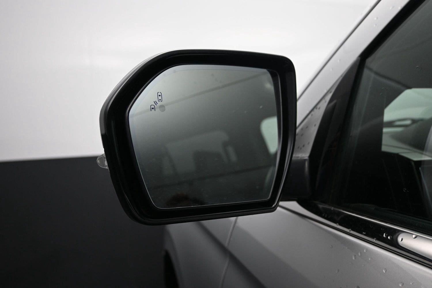 Used 2018 Ingot Silver Ford Limited image 25