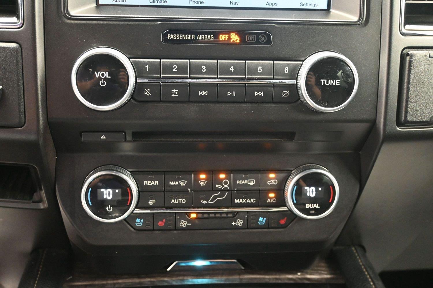 Used 2018 Ingot Silver Ford Limited image 37