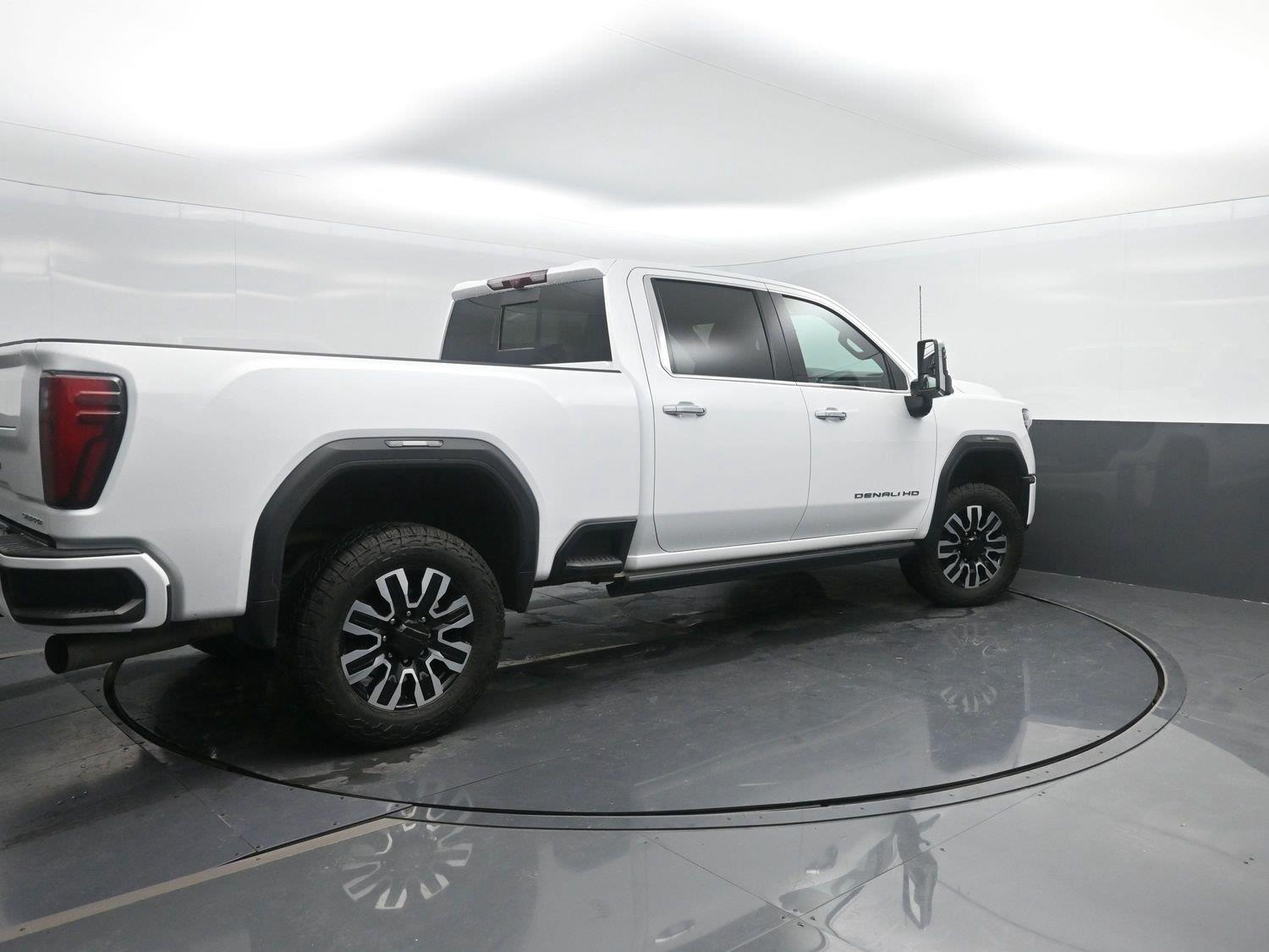 Used 2024 Summit White GMC Denali Ultimate image 2