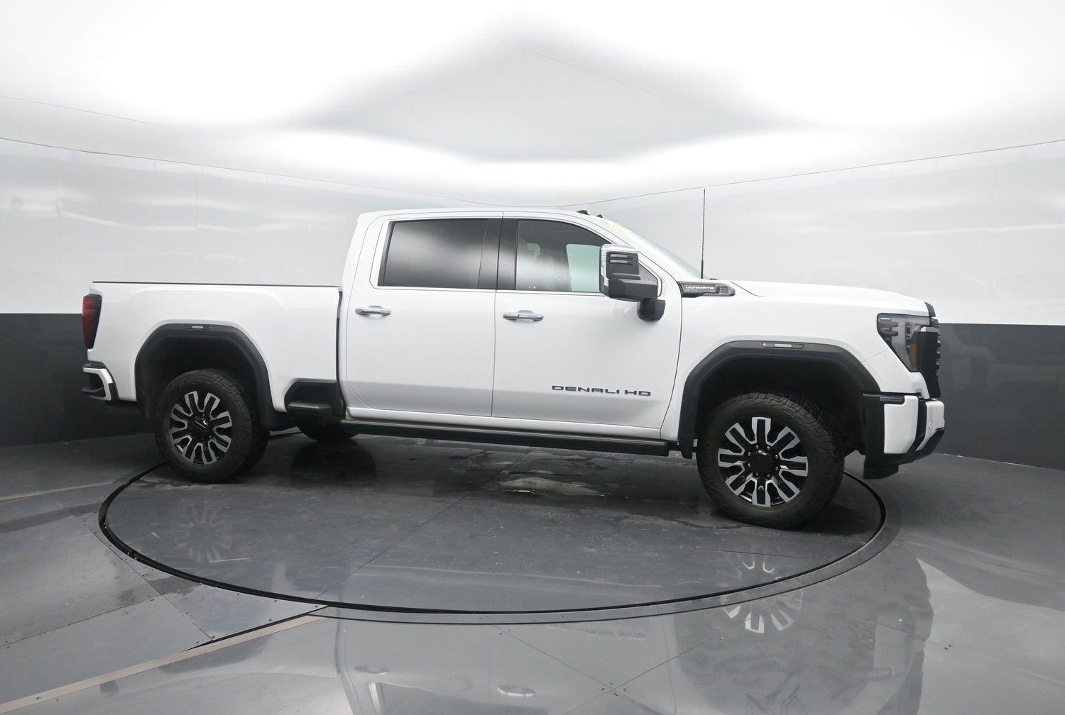 Used 2024 Summit White GMC Denali Ultimate image 3