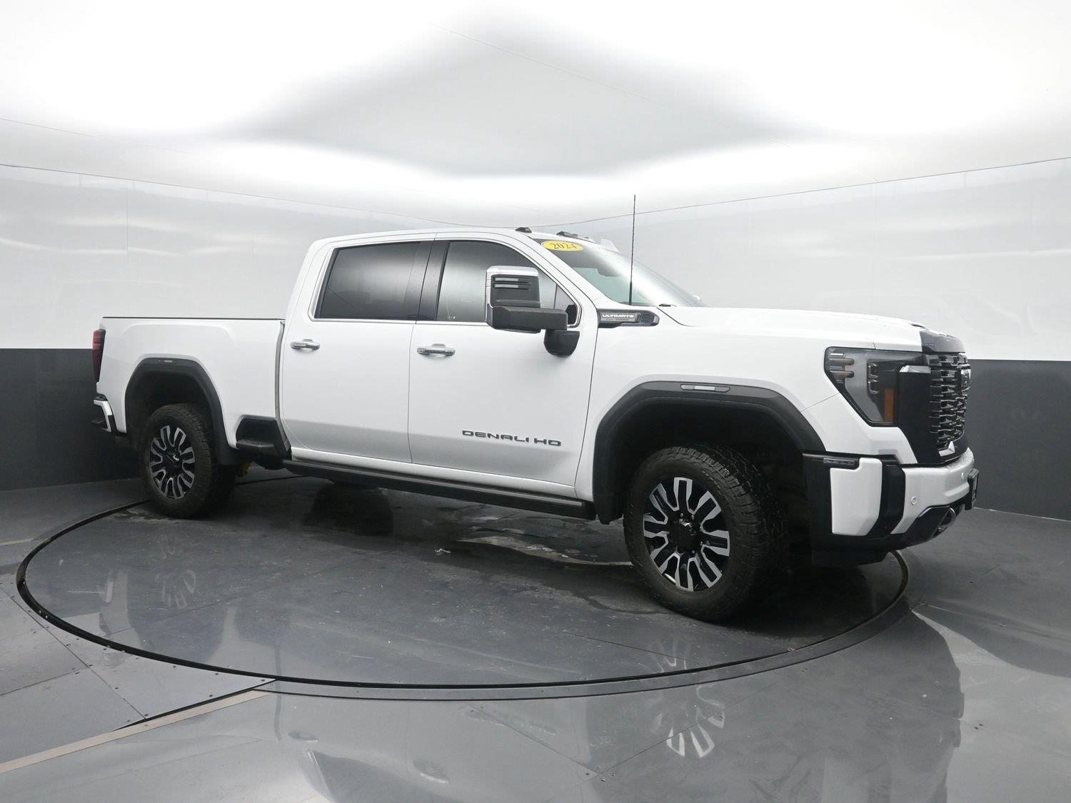 Used 2024 Summit White GMC Denali Ultimate image 4