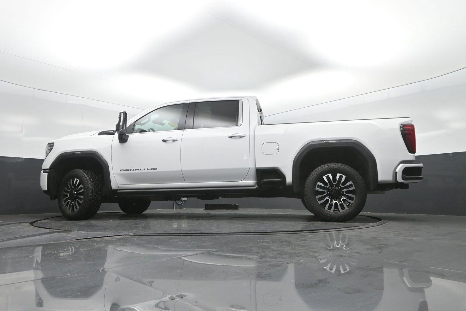 Used 2024 Summit White GMC Denali Ultimate image 40