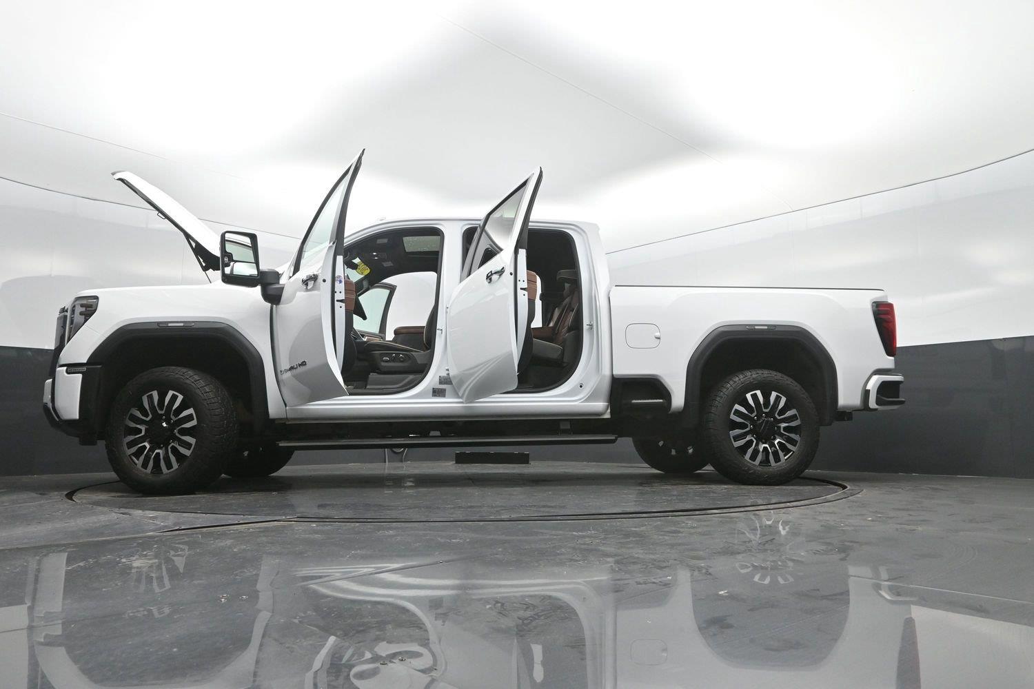Used 2024 Summit White GMC Denali Ultimate image 57
