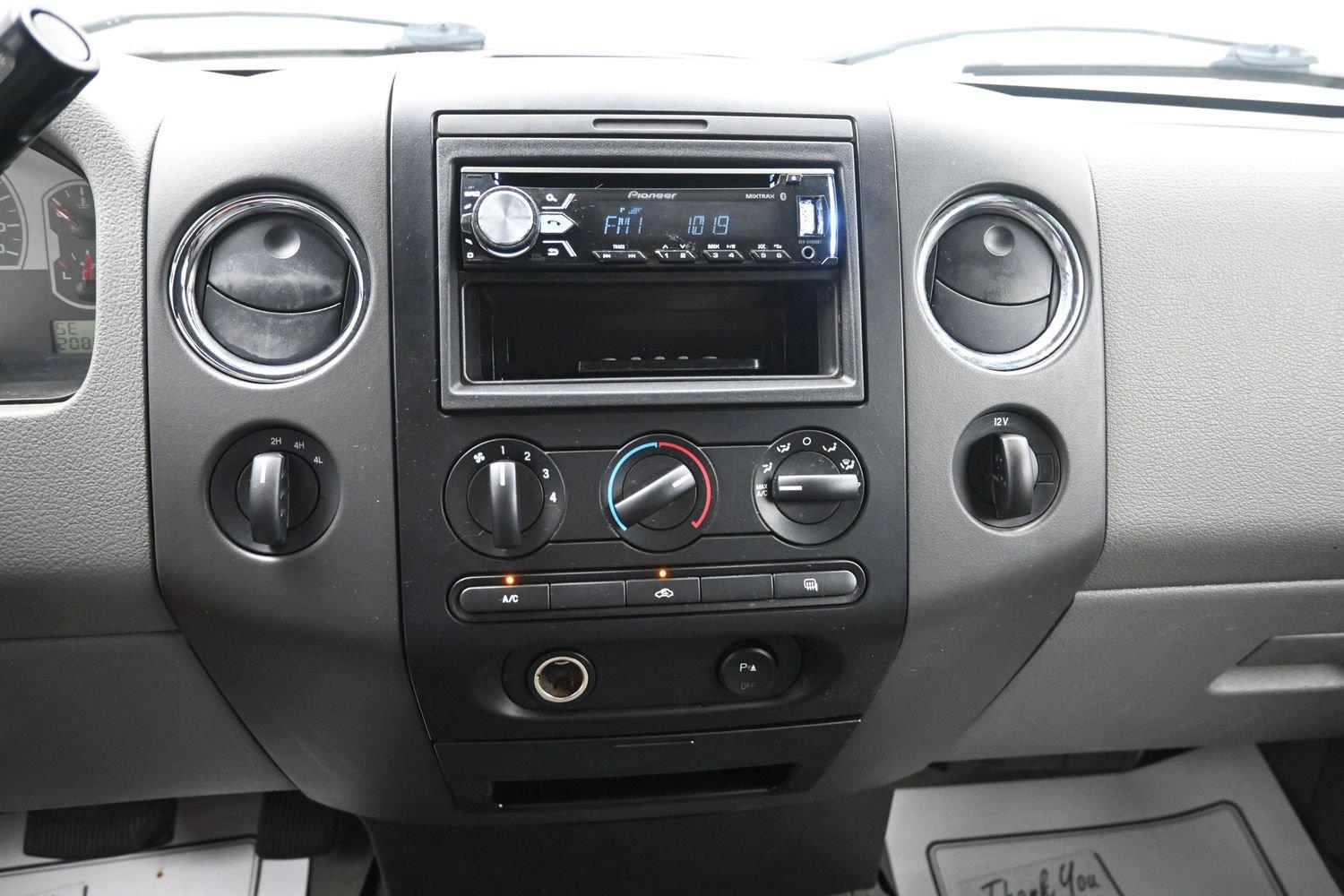 Used 2008 Black Clearcoat Ford XLT image 25