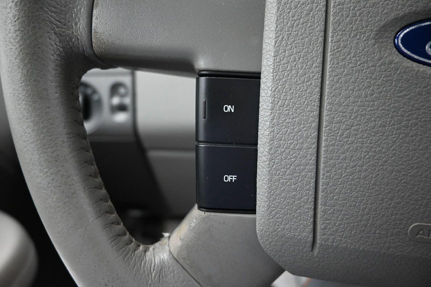 Used 2008 Black Clearcoat Ford XLT image 21