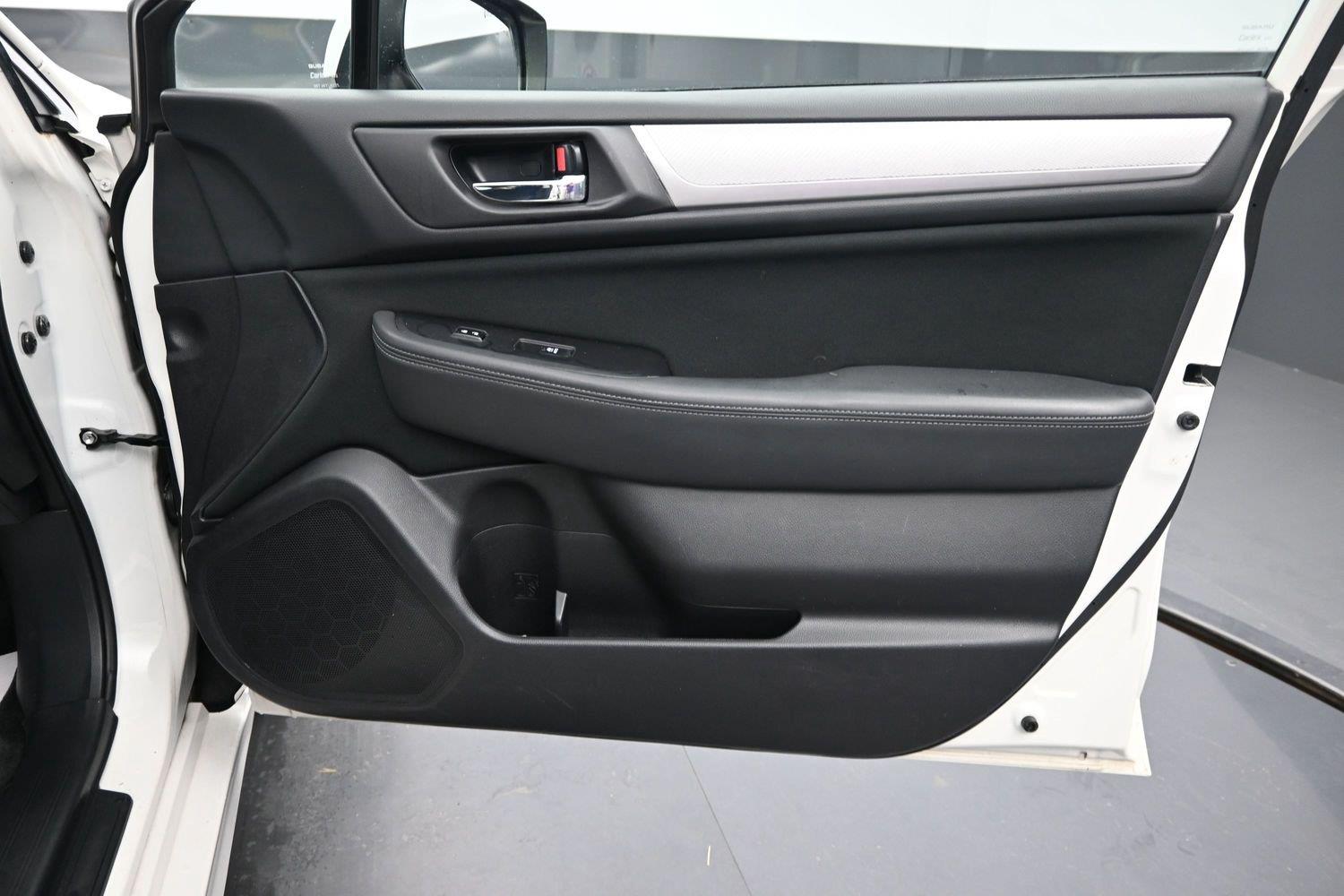 Used 2015 Crystal White Pearl Subaru 2.5i Premium image 7