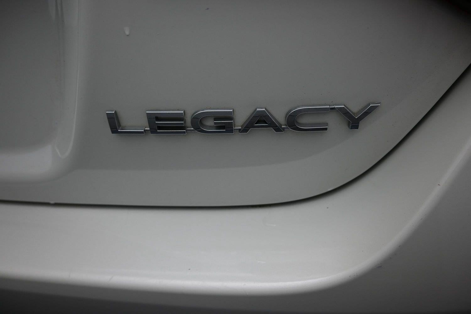 Used 2015 Crystal White Pearl Subaru 2.5i Premium image 12
