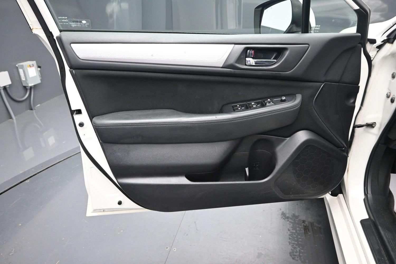 Used 2015 Crystal White Pearl Subaru 2.5i Premium image 17