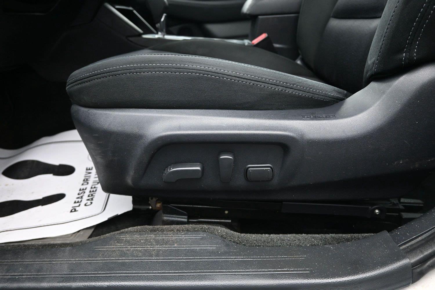 Used 2015 Crystal White Pearl Subaru 2.5i Premium image 18