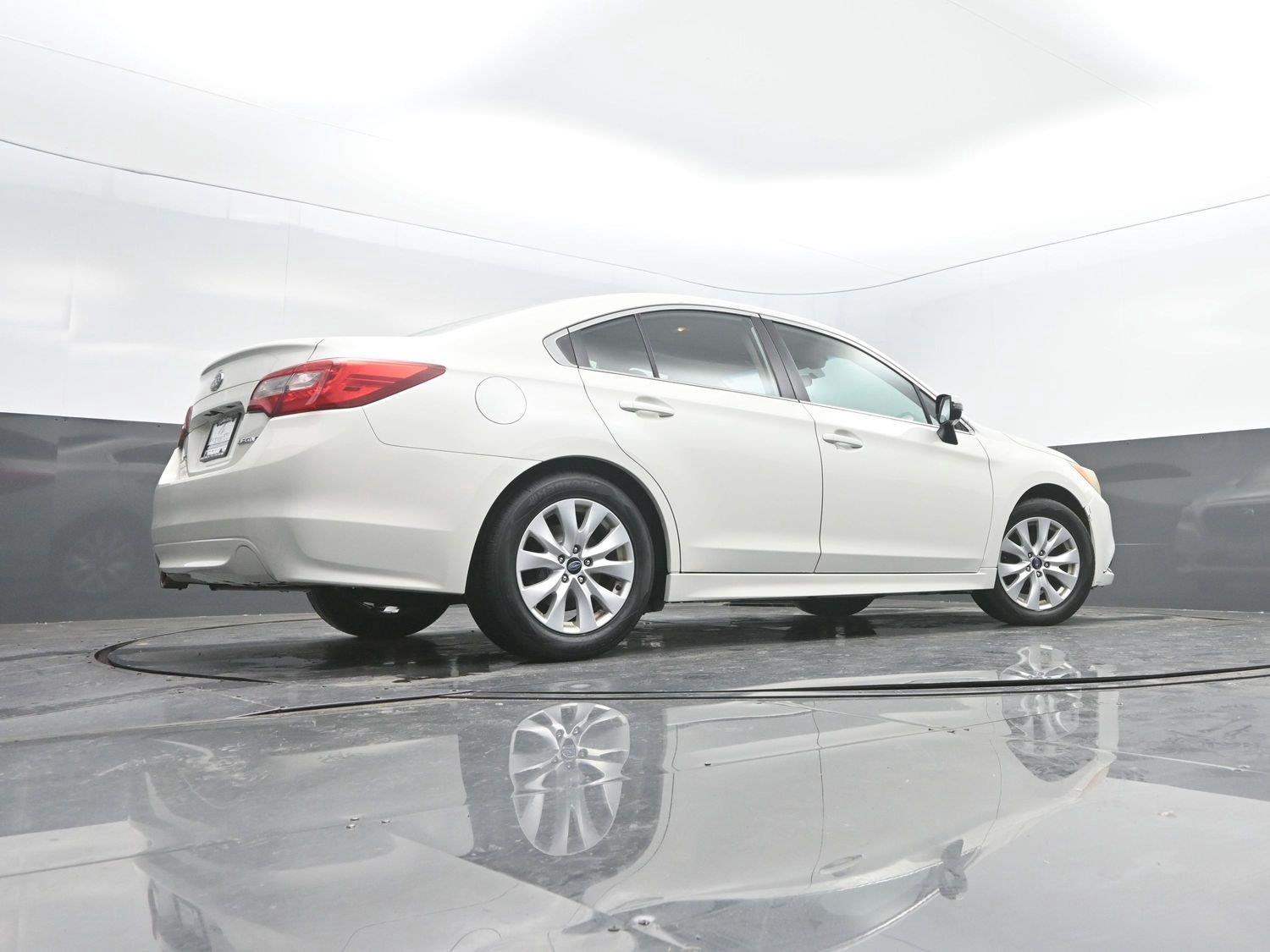 Used 2015 Crystal White Pearl Subaru 2.5i Premium image 31