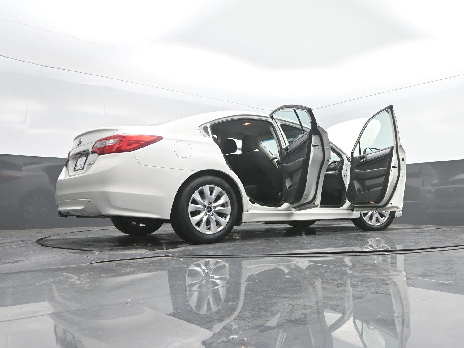 Used 2015 Crystal White Pearl Subaru 2.5i Premium image 46