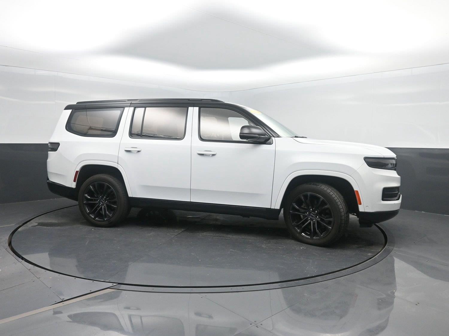 Used 2024 Bright White Clearcoat Jeep Series II Obsidian image 3