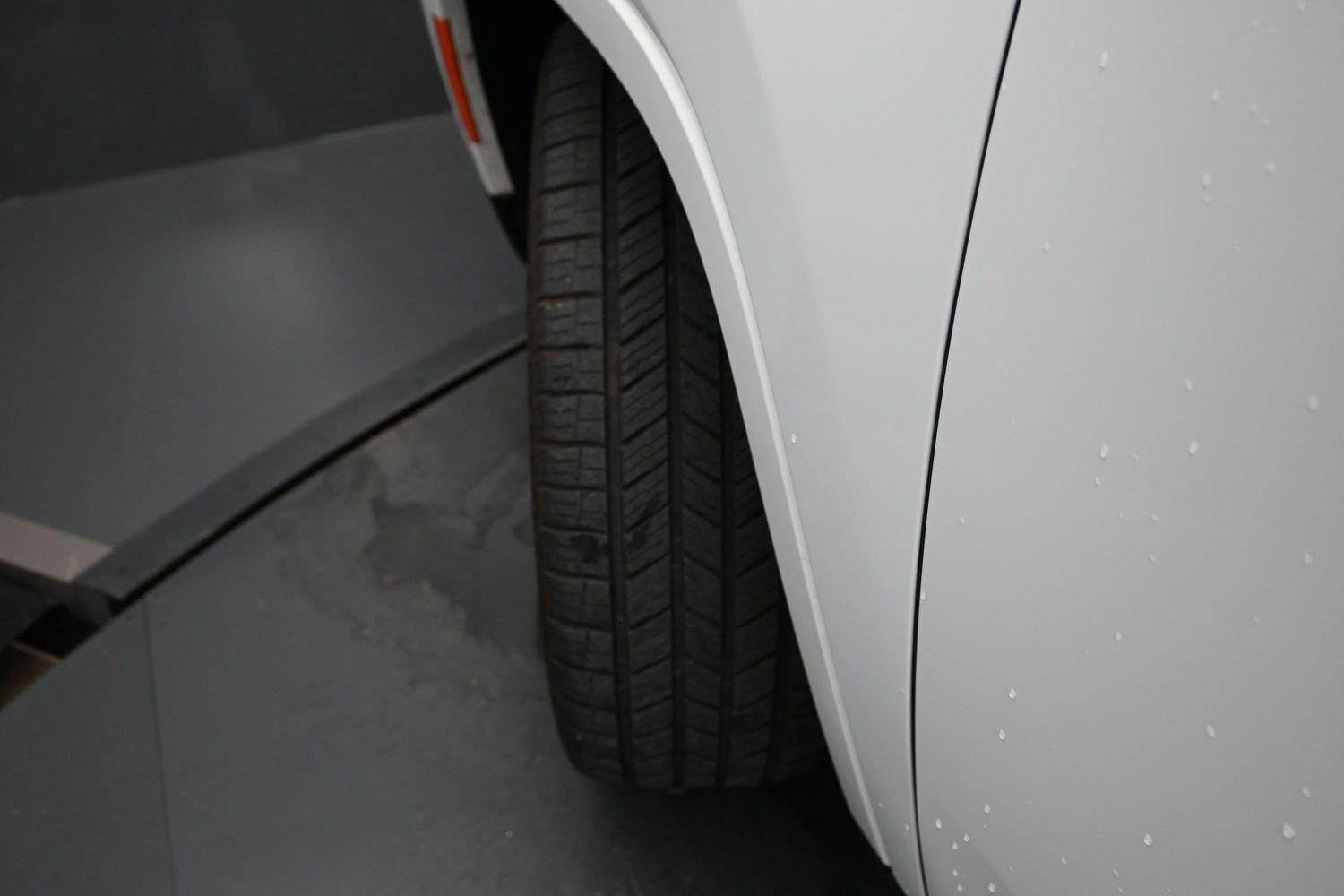 Used 2024 Bright White Clearcoat Jeep Series II Obsidian image 5