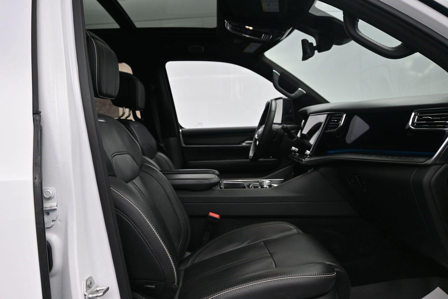 Used 2024 Bright White Clearcoat Jeep Series II Obsidian image 10