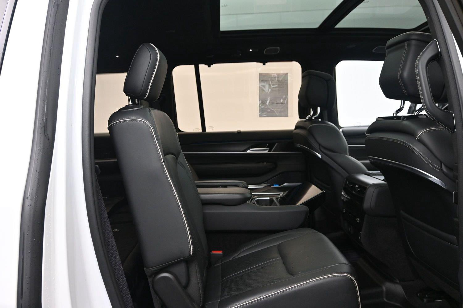 Used 2024 Bright White Clearcoat Jeep Series II Obsidian image 12