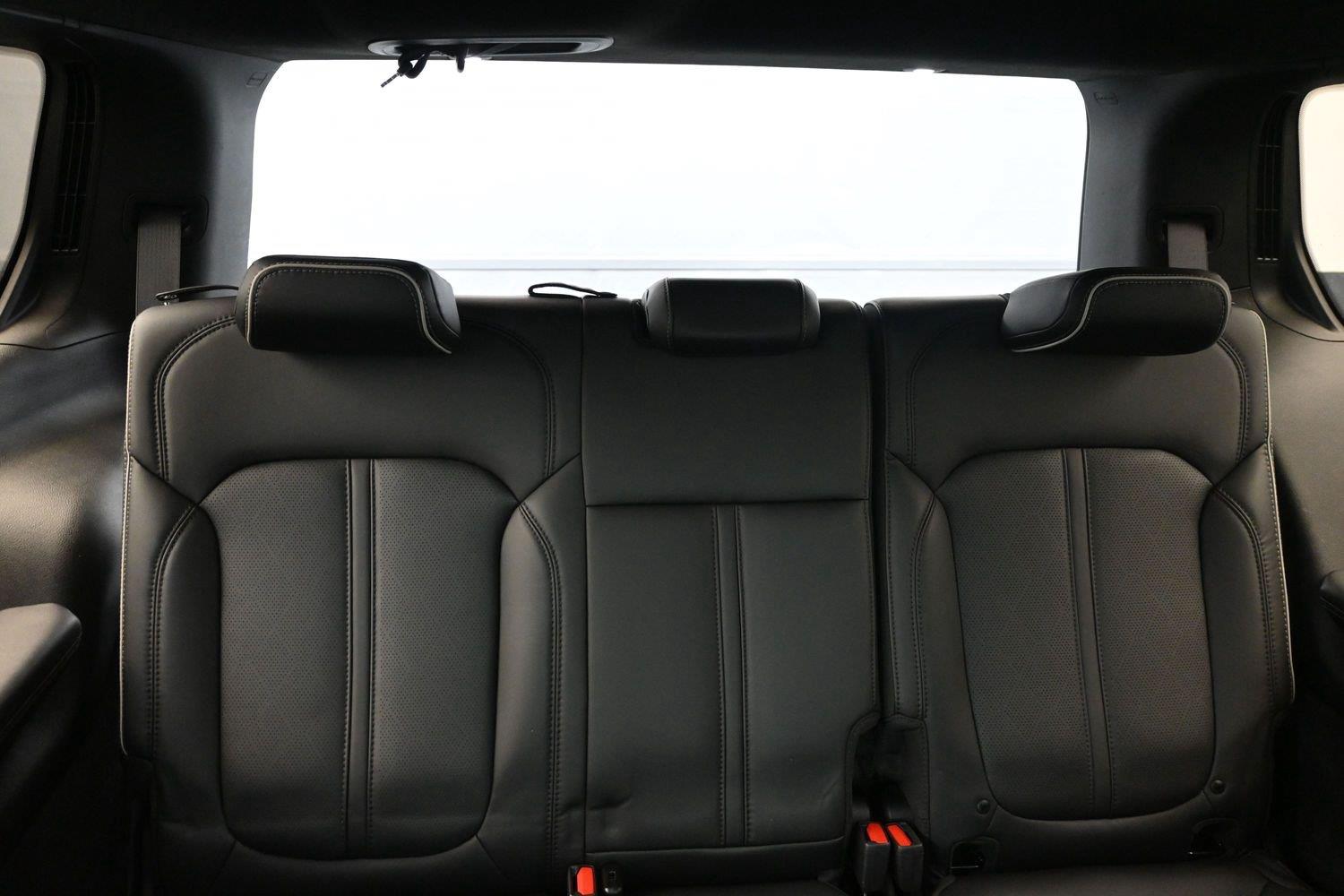 Used 2024 Bright White Clearcoat Jeep Series II Obsidian image 15