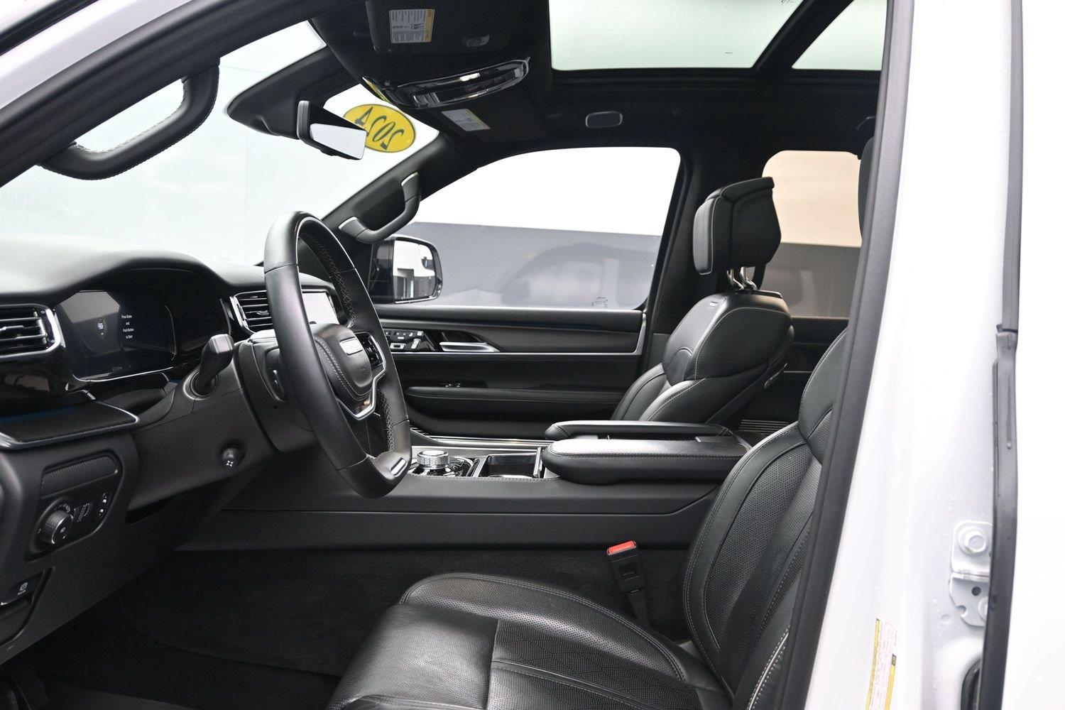 Used 2024 Bright White Clearcoat Jeep Series II Obsidian image 21