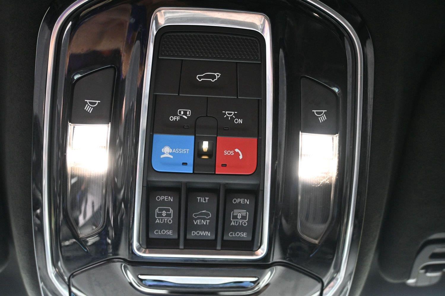 Used 2024 Bright White Clearcoat Jeep Series II Obsidian image 31