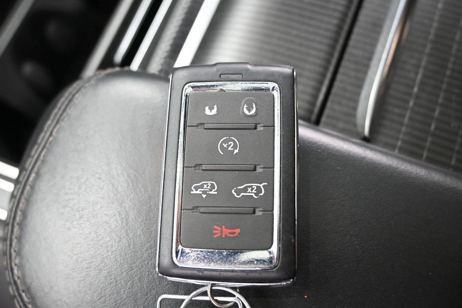 Used 2024 Bright White Clearcoat Jeep Series II Obsidian image 34