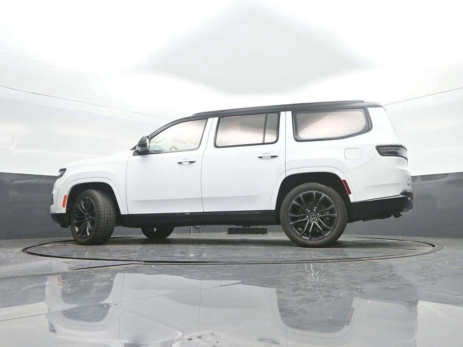 Used 2024 Bright White Clearcoat Jeep Series II Obsidian image 35