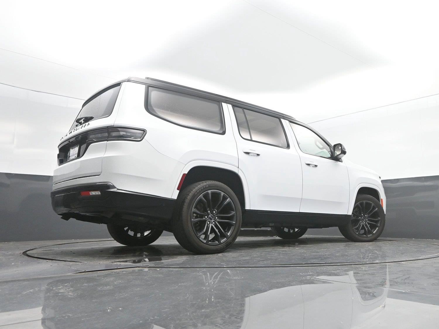 Used 2024 Bright White Clearcoat Jeep Series II Obsidian image 36