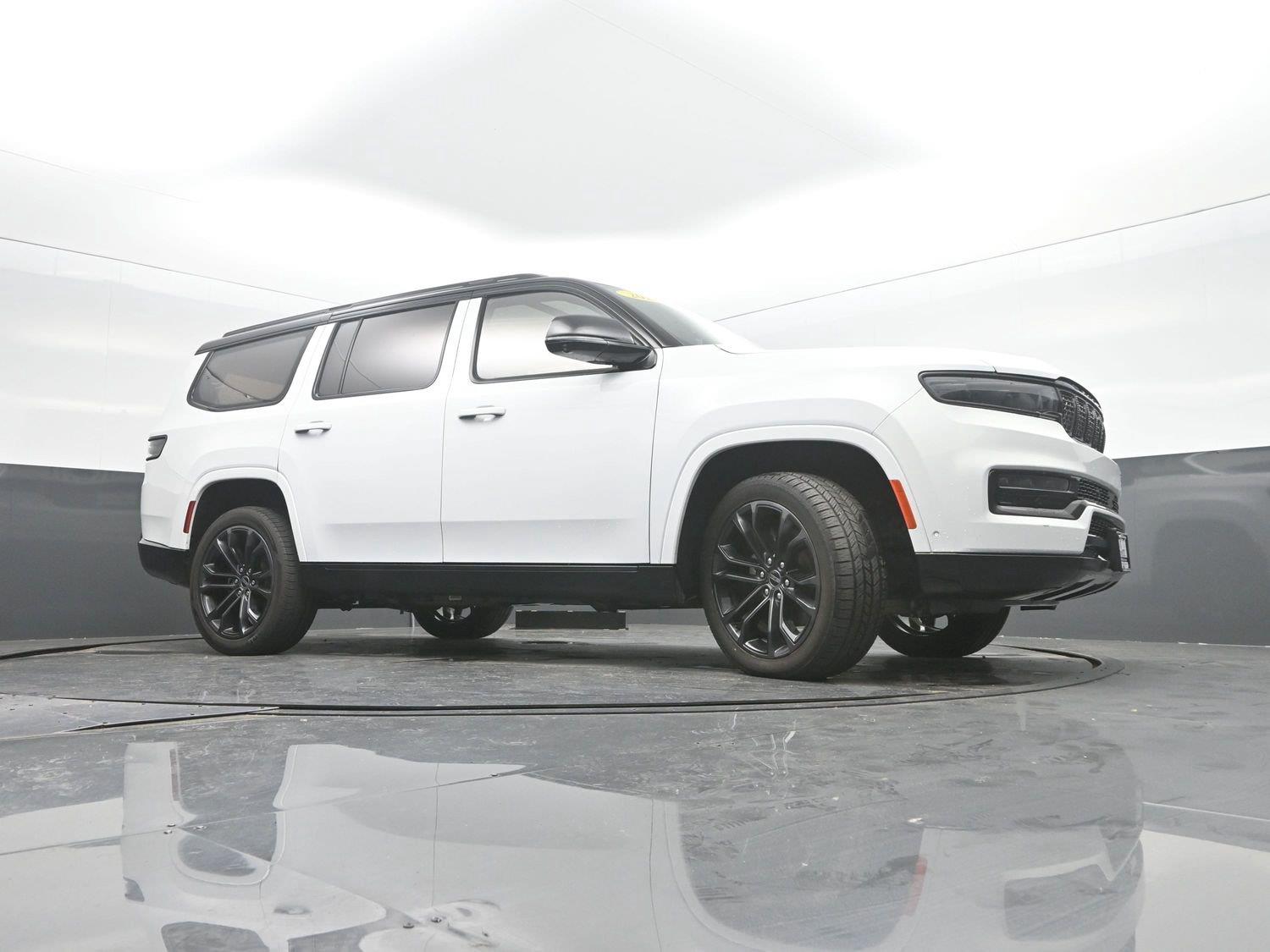 Used 2024 Bright White Clearcoat Jeep Series II Obsidian image 37