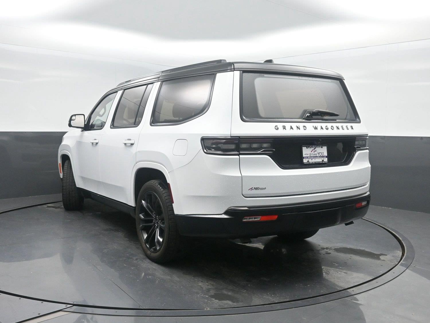 Used 2024 Bright White Clearcoat Jeep Series II Obsidian image 45