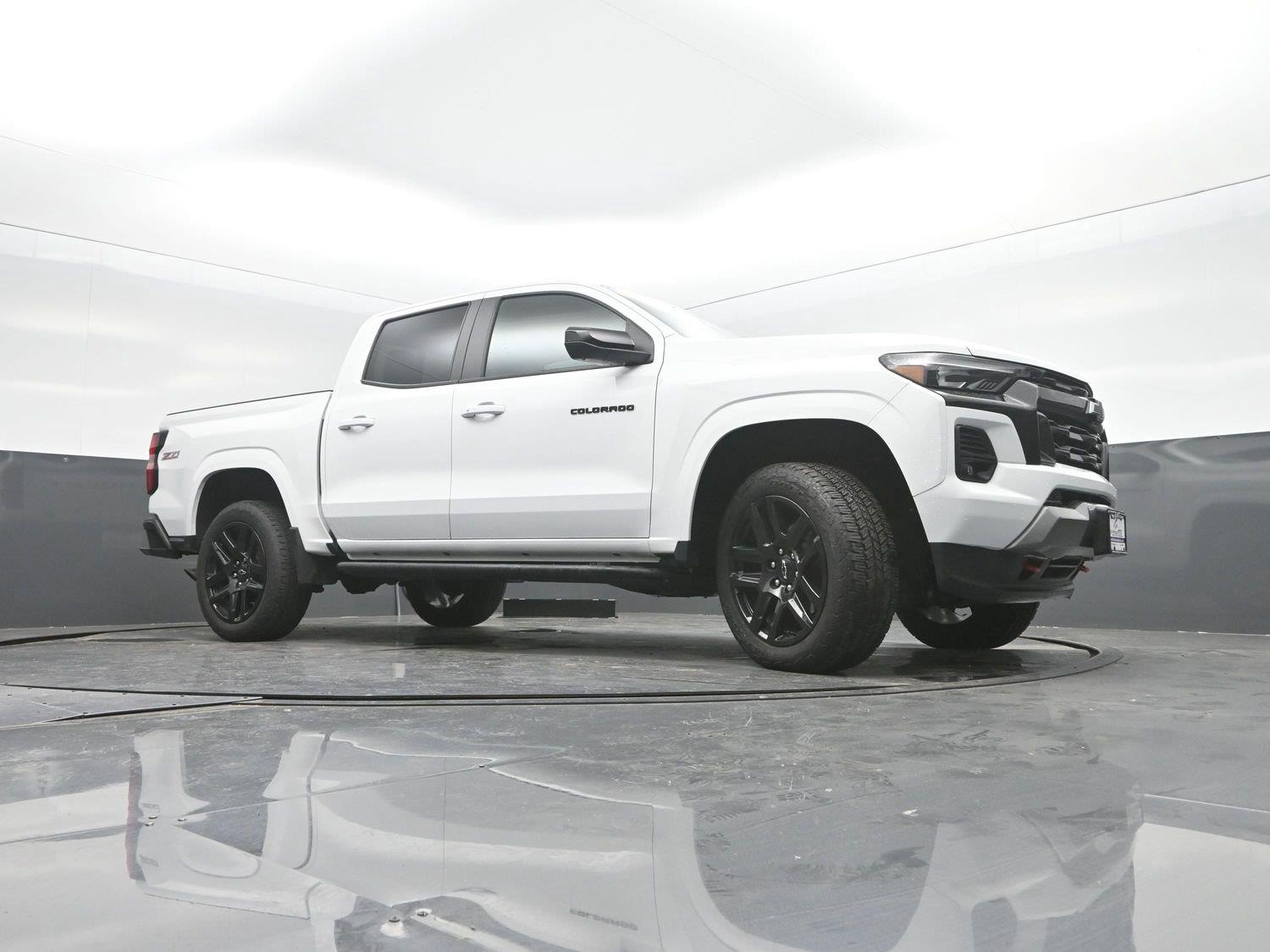 Used 2024 Summit White Chevrolet 4WD Z71 image 38