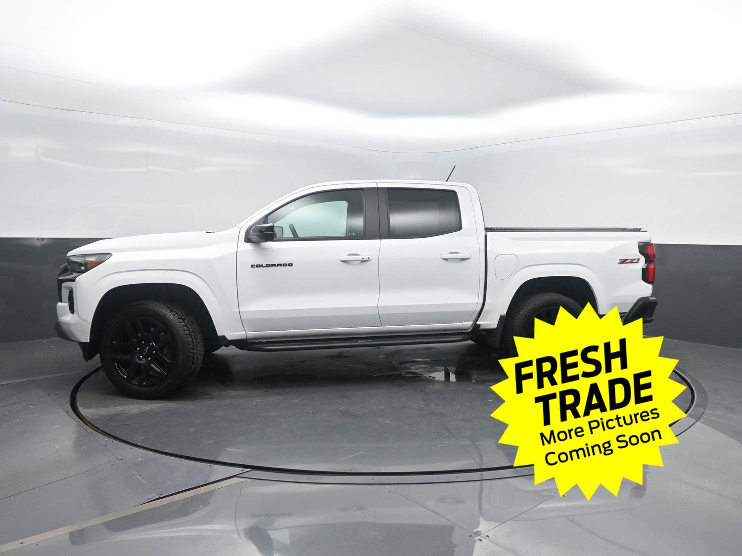 Summit White 2024 Chevrolet Colorado Pickup Truck Four-Wheel Drive 8-Speed Automatic