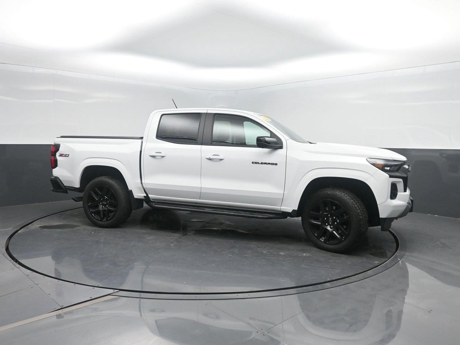 Used 2024 Summit White Chevrolet 4WD Z71 image 3