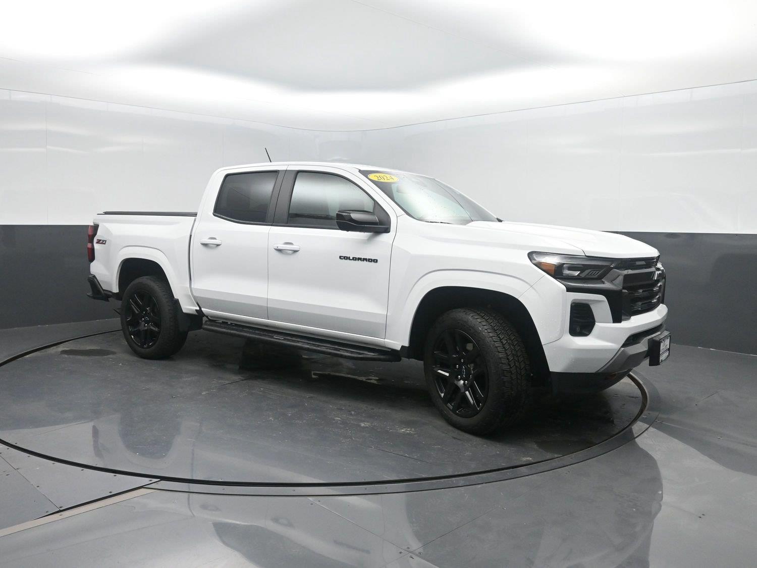 Used 2024 Summit White Chevrolet 4WD Z71 image 4
