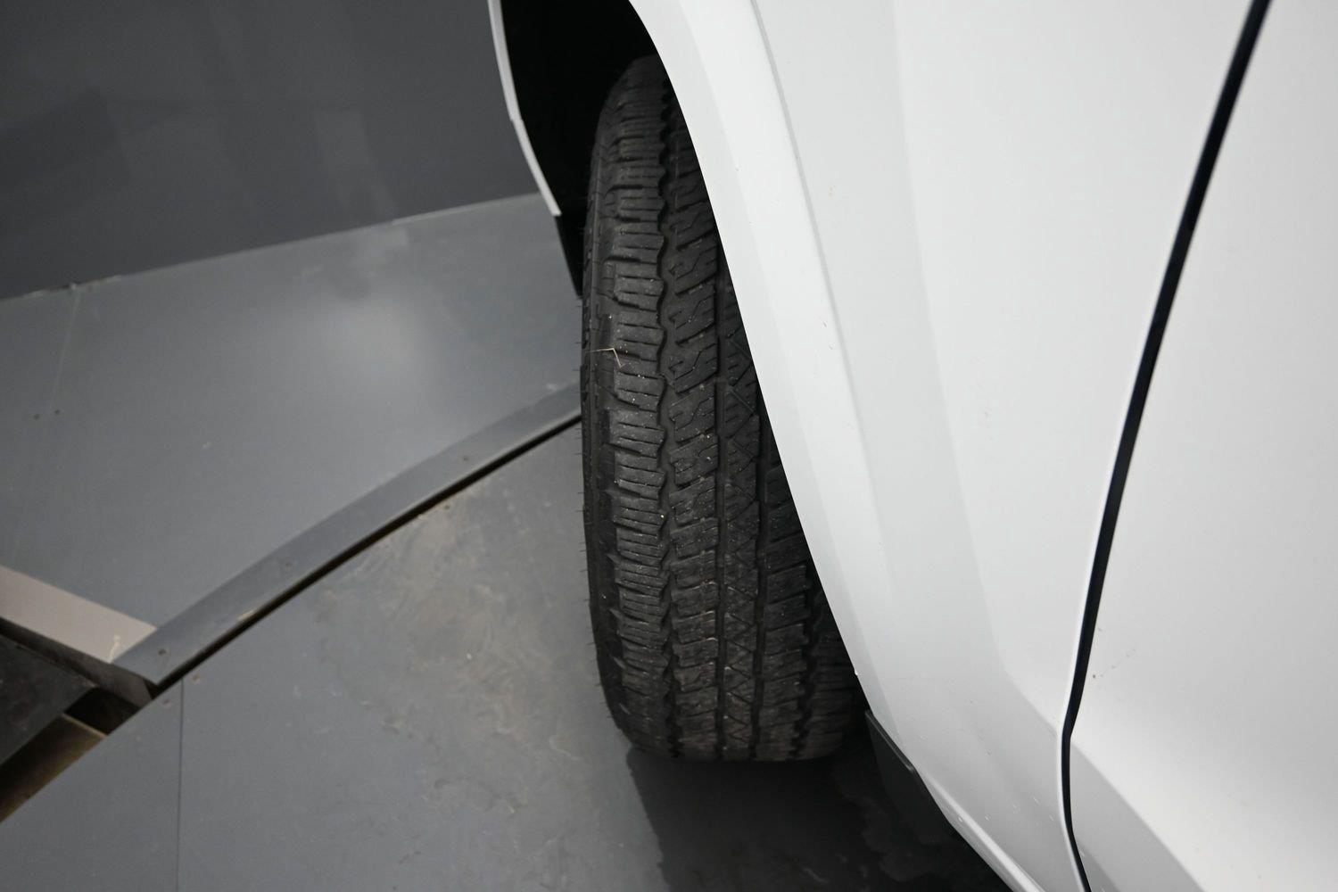 Used 2024 Summit White Chevrolet 4WD Z71 image 5