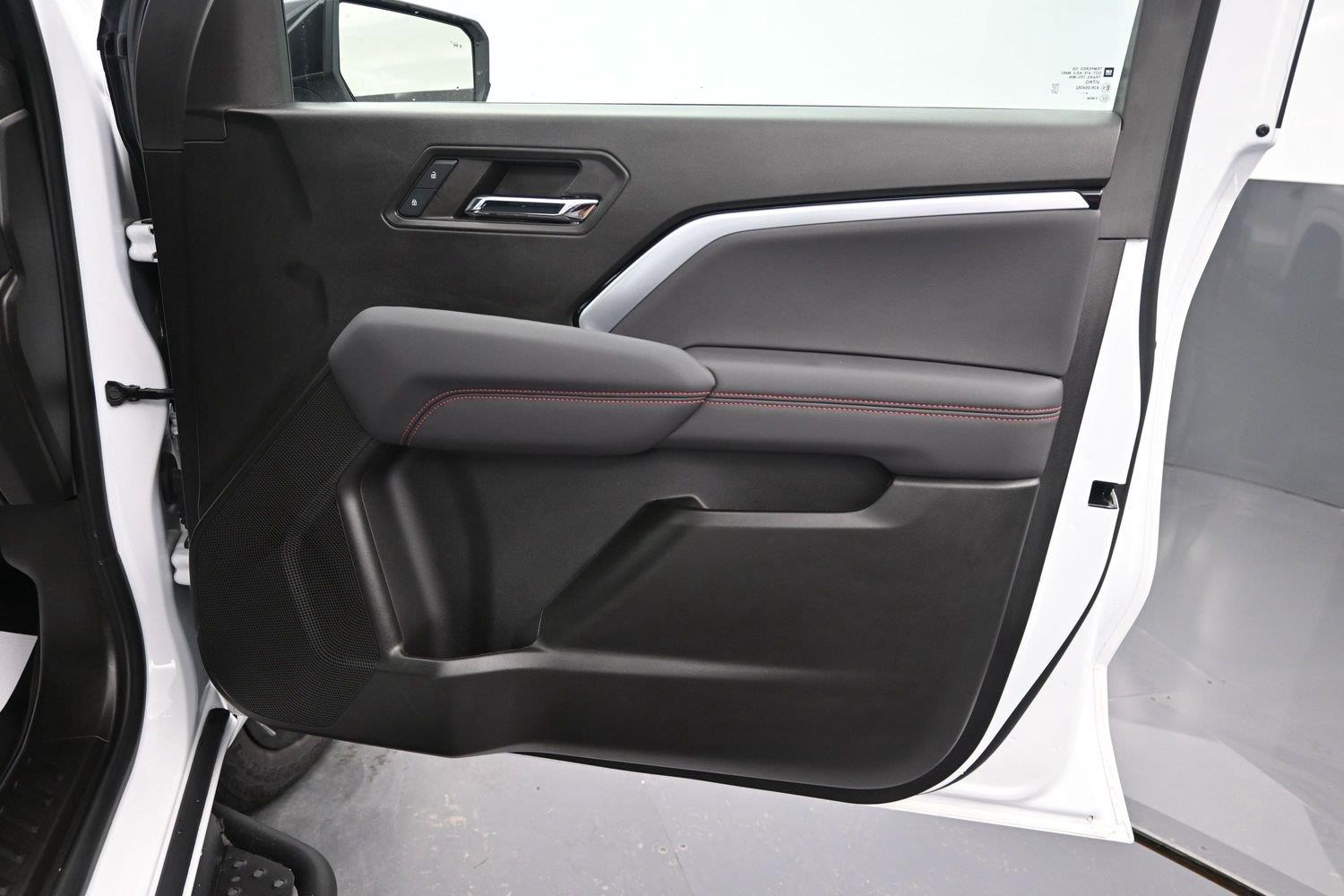 Used 2024 Summit White Chevrolet 4WD Z71 image 9