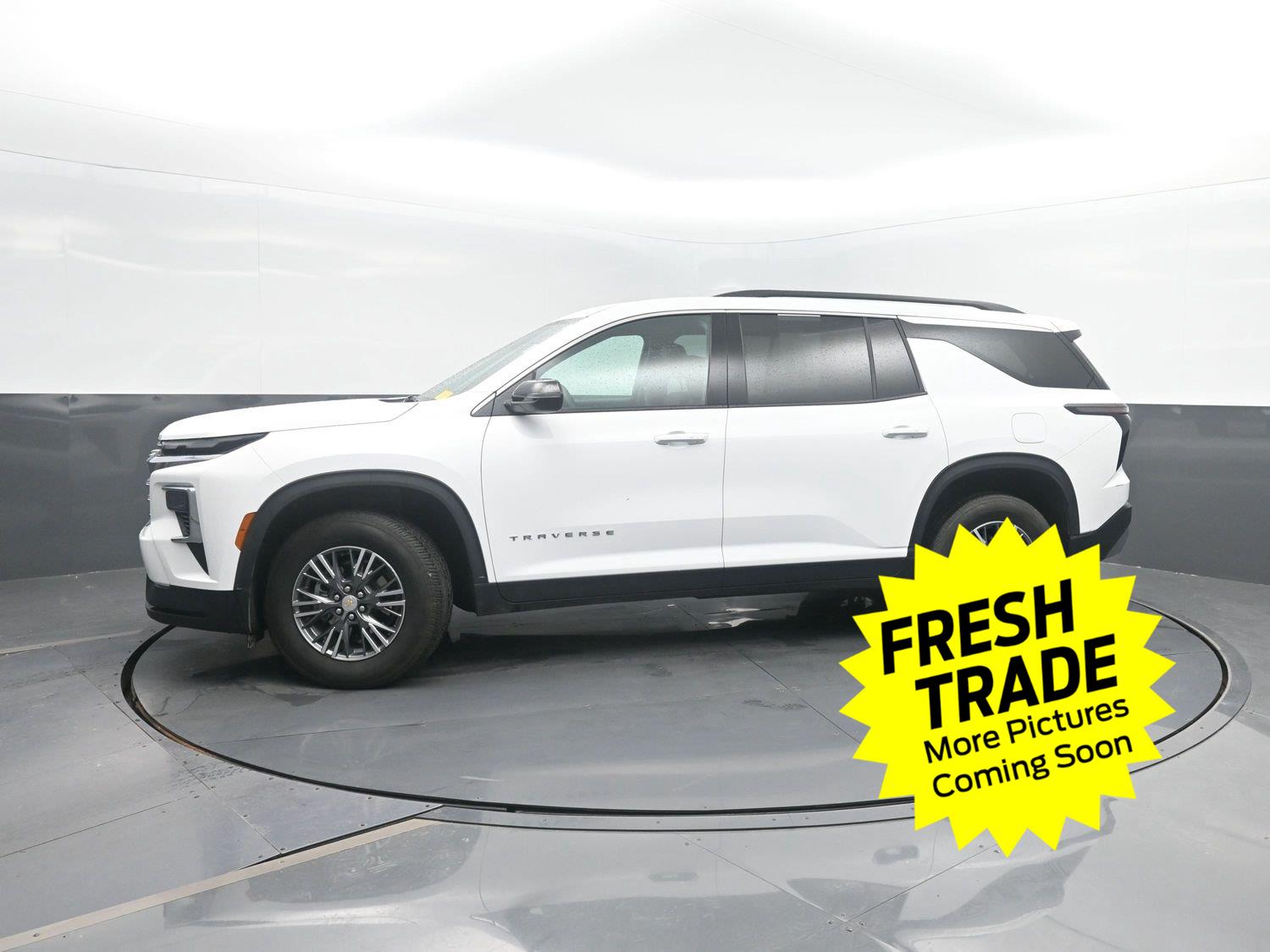 Summit White 2026 Chevrolet Traverse SUV / Crossover Four-Wheel Drive 8-Speed Automatic