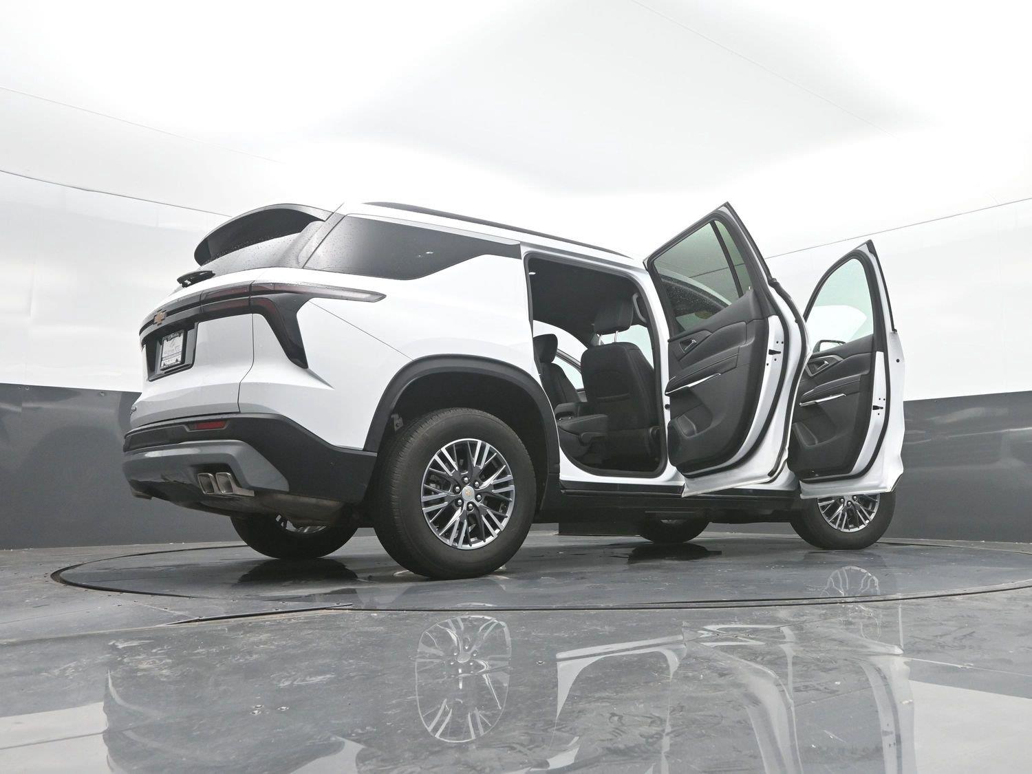 Used 2026 Summit White Chevrolet AWD LT image 49