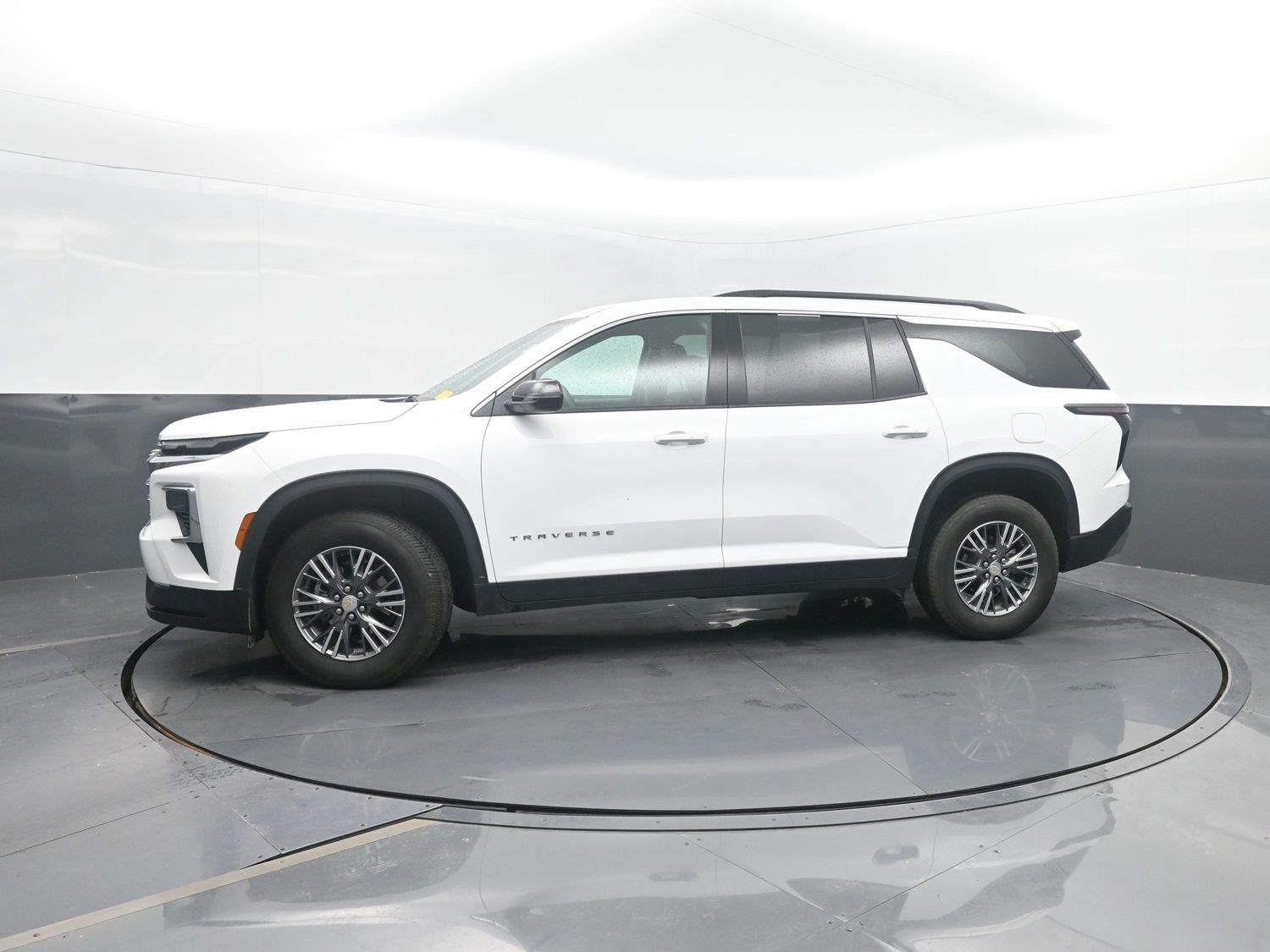 Summit White 2026 Chevrolet Traverse SUV / Crossover Four-Wheel Drive 8-Speed Automatic
