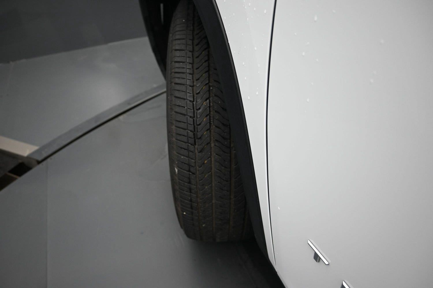 Used 2026 Summit White Chevrolet AWD LT image 6