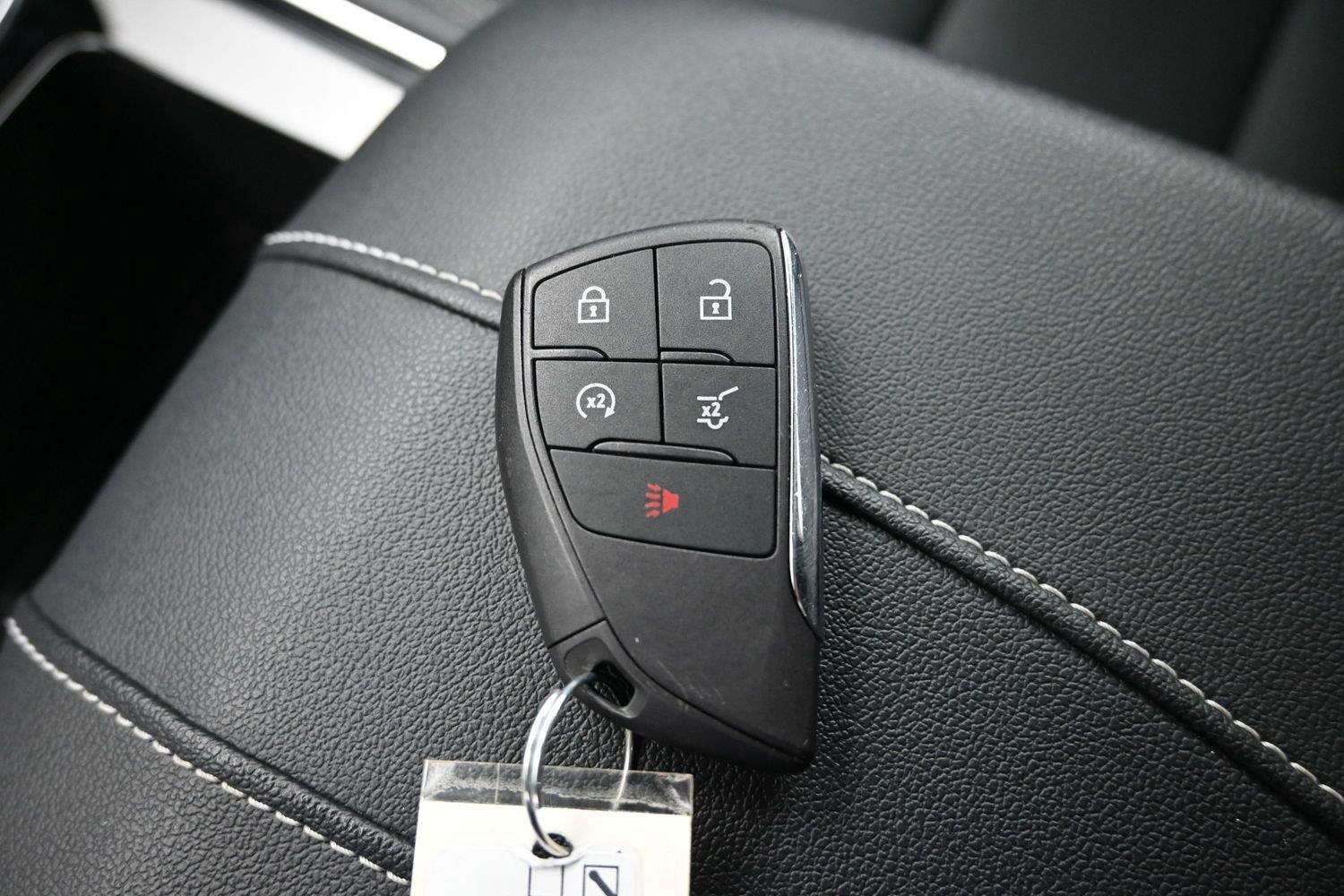 Used 2026 Summit White Chevrolet AWD LT image 33