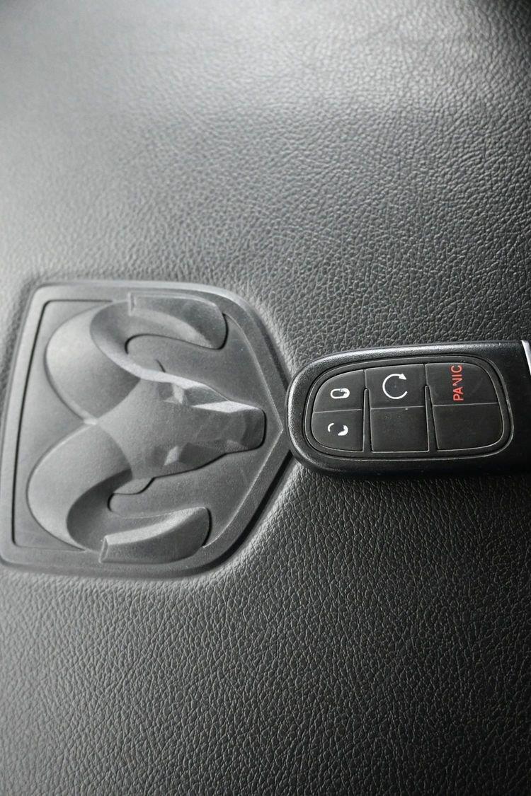 Used 2016 Bright Silver Metallic Ram Sport image 30