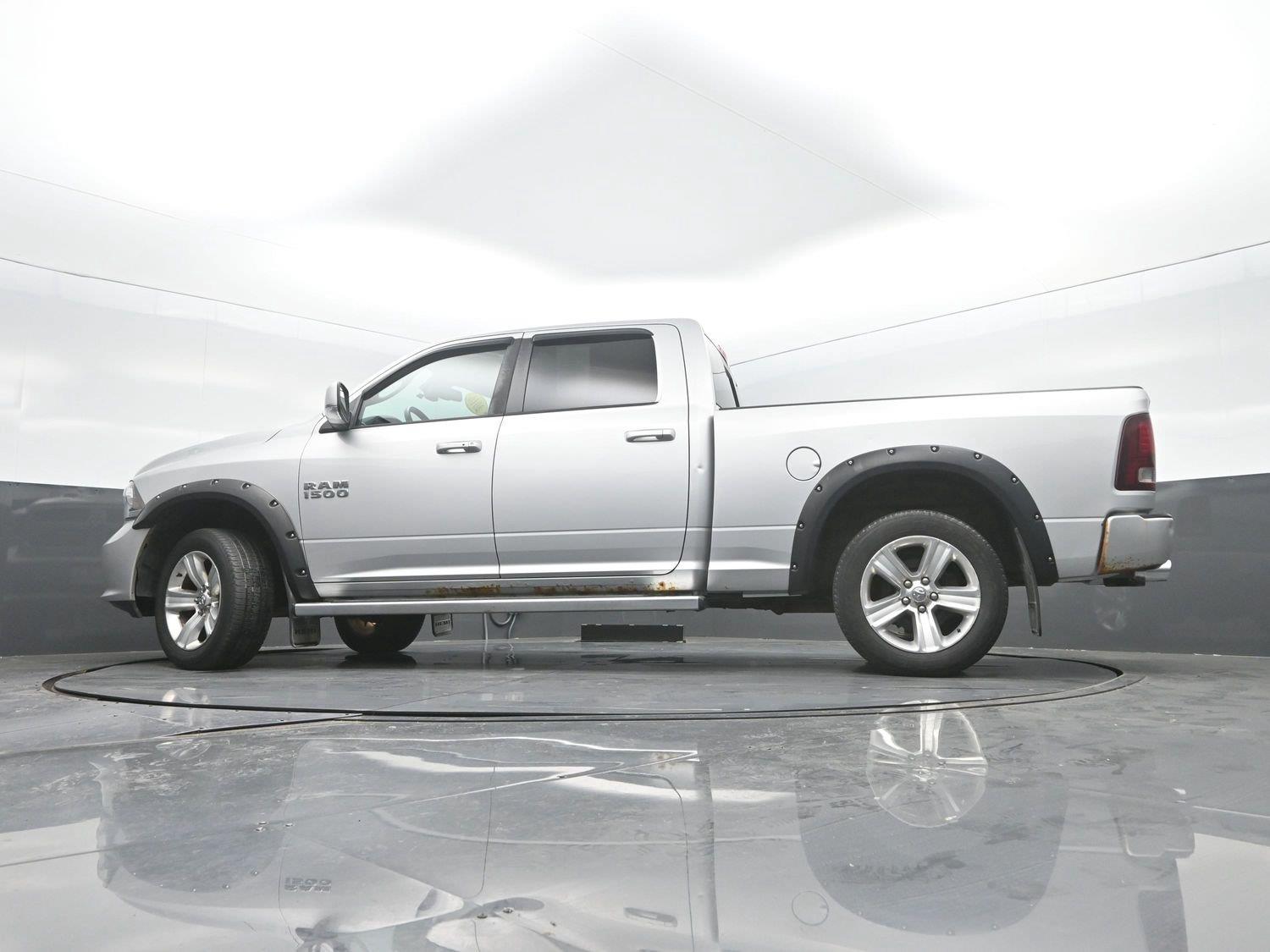 Used 2016 Bright Silver Metallic Ram Sport image 31
