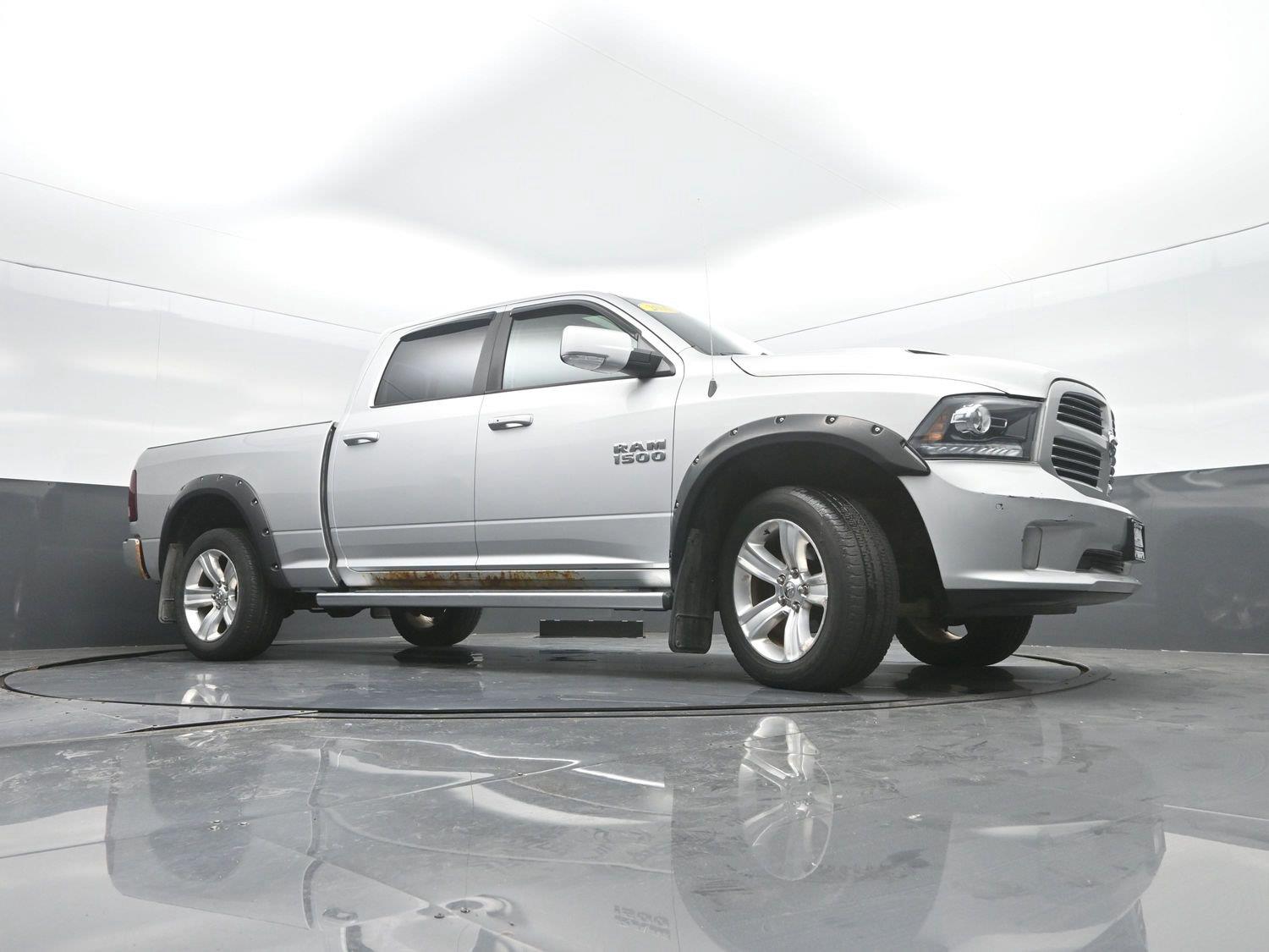 Used 2016 Bright Silver Metallic Ram Sport image 33
