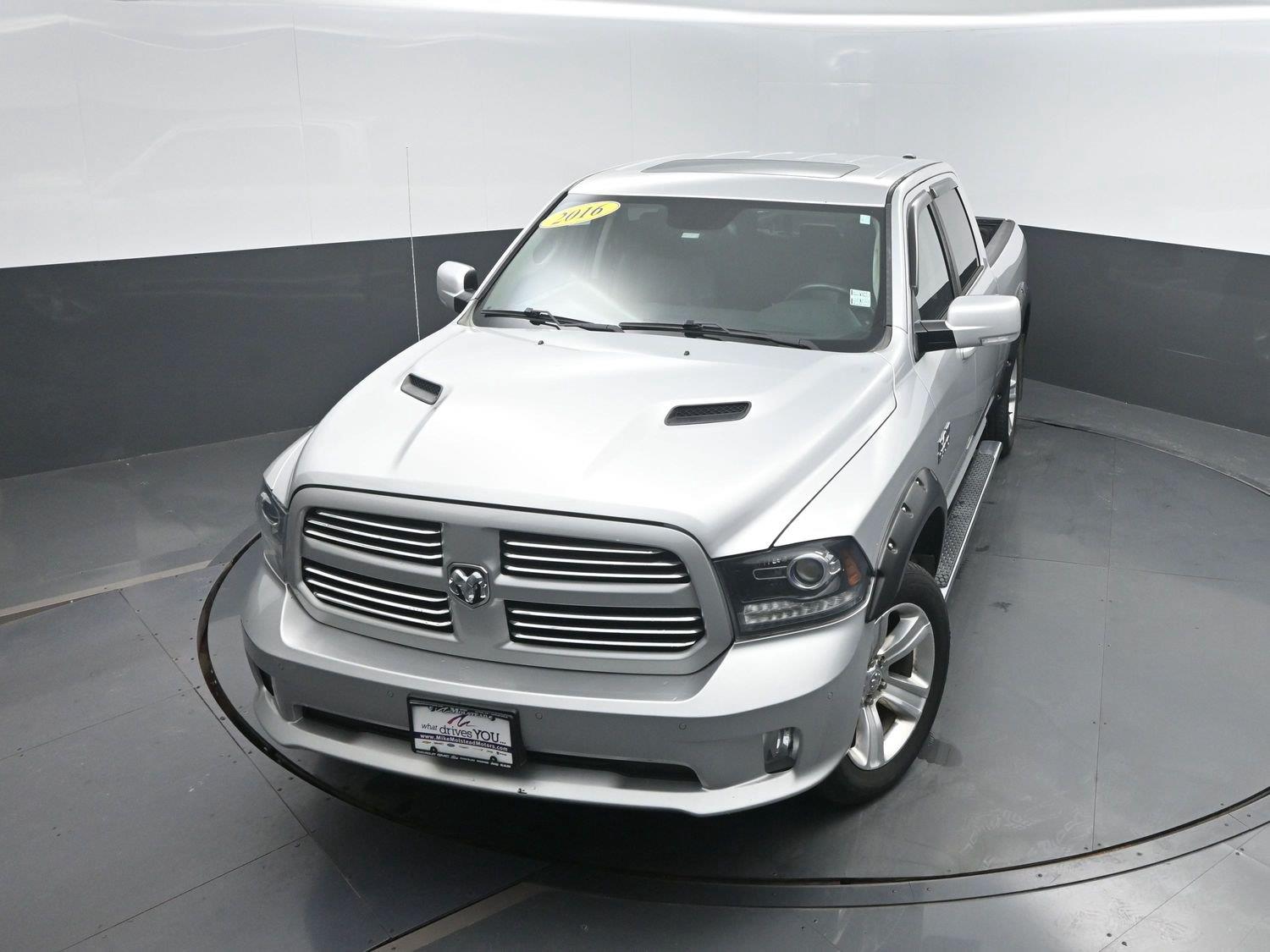 Used 2016 Bright Silver Metallic Ram Sport image 35