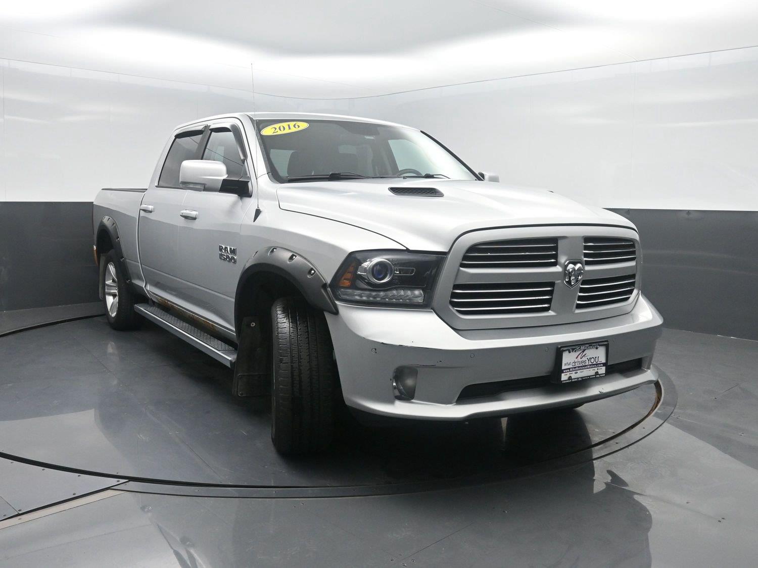 Used 2016 Bright Silver Metallic Ram Sport image 38
